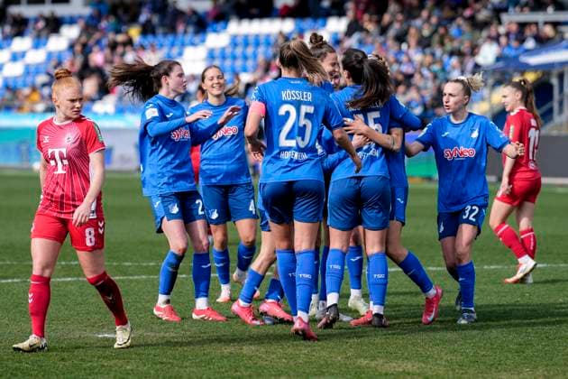Spielerinnen der TSG 1899 Hoffenheim, jubeln über das Tor zum 2:1, Jubel, Torjubel, Torerfolg, celebrate the goal, goal, celebration, jubelt ueber das Tor, Freuen, Freude, freut sich, optimistisch, positiv, Spielszene, Highlight, Action, Aktion, 15.03.2025, Sinsheim (Hoffenheim) (Deutschland), Fussball, Google Pixel Frauen-Bundesliga, TSG 1899 Hoffenheim - 1. FC Köln, DFB DFL REGULATIONS PROHIBIT ANY USE OF PHOTOGRAPHS AS IMAGE SEQUENCES AND OR QUASI-VIDEO.
