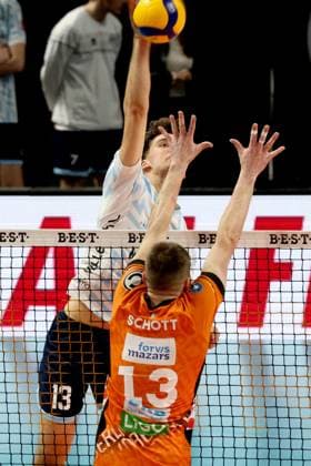 DEU, DVV, 1.VBL, BR Volleys vs. Dachau, 15.03.2025, Max-Schmeling-Halle, Berlin, DEU, DVV, 1.VBL, BR Volleys vs. Dachau, im Bild Ruben Schott (BR Volleys 13), Niklas Uhl(Dachau 13), Trainer Patrick Steuerwald (Dachau) Foto: Juergen Engler nordphoto GmbH