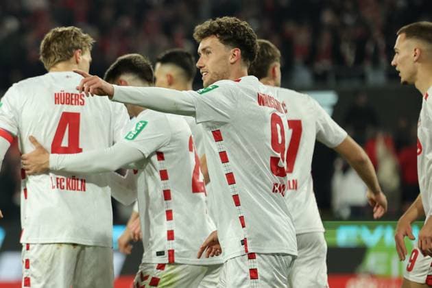 GER, 2.FBL, 1. FC Koeln vs. SV Darmstadt 98 15.03.2025, Rheinenergie Stadion, Koeln, GER, 2.FBL, 1. FC Koeln vs. SV Darmstadt 98, im Bild: 2:1 fuer Koeln durch 11 Meter Luca Waldschmidt (FC Koeln 9), Torjubel Jubel Jubellauf, der Torschuetze bejubelt seinen Treffer mit Eric Martel (FC Koeln 6), Jan Thielmann (FC Koeln 29), Denis Huseinbasic (FC Koeln 8), Dejan Ljubicic (FC Koeln 7), Imad Rondic (FC Koeln 27),