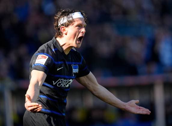 Fußball, 2. BL, Eintracht Braunschweig - Hertha BSC Fabian Reese (Hertha Berlin, 11) nach dem Erzielen eines Tores. GER, TSV Eintracht Braunschweig vs Hertha Berlin, Fussball, 2. Bundesliga, 26. Spieltag, Saison 2024 2025, 16.03.2025 DFL REGULATIONS PROHIBIT ANY USE OF PHOTOGRAPHS AS IMAGE SEQUENCES AND OR QUASI-VIDEO GER, TSV Eintracht Braunschweig vs Hertha Berlin, Fussball, 2. Bundesliga, 26. Spieltag, Saison 2024 2025, 16.03.2025 Braunschweig