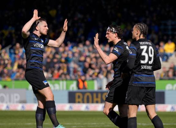 Fußball, 2. BL, Eintracht Braunschweig - Hertha BSC Jonjoe Kenny (Hertha Berlin, 16), Fabian Reese (Hertha Berlin, 11) und Derry Scherhant (Hertha Berlin, 39) Jubeln nach dem dritten Tor in der ersten Halbzeit. GER, TSV Eintracht Braunschweig vs Hertha Berlin, Fussball, 2. Bundesliga, 26. Spieltag, Saison 2024 2025, 16.03.2025 DFL REGULATIONS PROHIBIT ANY USE OF PHOTOGRAPHS AS IMAGE SEQUENCES AND OR QUASI-VIDEO GER, TSV Eintracht Braunschweig vs Hertha Berlin, Fussball, 2. Bundesliga, 26. Spieltag, Saison 2024 2025, 16.03.2025 Braunschweig