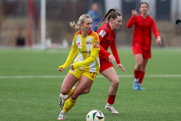 Judith Steinert (1. FC Union Berlin, 17) am Ball mit Sarah Ernst (FC Bayern Muenchen II U20, 10), GER, FC Bayern Muenchen II vs. 1. FC Union Berlin, Fussball, 2. Frauen-Bundesliga, 18. Spieltag, Saison 2024 2025, 16.03.2025, GER, FC Bayern Muenchen II vs. 1. FC Union Berlin, Fussball, 2. Frauen-Bundesliga, 18. Spieltag, Saison 2024 2025, 16.03.2025 Muenchen Copyright: xEibner-Pressefoto JennixMaulx EP_JML