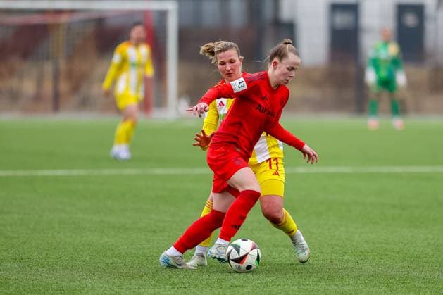 Zweikampf zwischen Laura Gloning (FC Bayern Muenchen II U20, 27) und Dina Orschmann (1. FC Union Berlin, 11), GER, FC Bayern Muenchen II vs. 1. FC Union Berlin, Fussball, 2. Frauen-Bundesliga, 18. Spieltag, Saison 2024 2025, 16.03.2025, GER, FC Bayern Muenchen II vs. 1. FC Union Berlin, Fussball, 2. Frauen-Bundesliga, 18. Spieltag, Saison 2024 2025, 16.03.2025 Muenchen Copyright: xEibner-Pressefoto JennixMaulx EP_JML