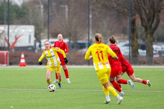 Pia Metzker (1. FC Union Berlin, 23) mit Ball, GER, FC Bayern Muenchen II vs. 1. FC Union Berlin, Fussball, 2. Frauen-Bundesliga, 18. Spieltag, Saison 2024 2025, 16.03.2025, GER, FC Bayern Muenchen II vs. 1. FC Union Berlin, Fussball, 2. Frauen-Bundesliga, 18. Spieltag, Saison 2024 2025, 16.03.2025 Muenchen Copyright: xEibner-Pressefoto JennixMaulx EP_JML