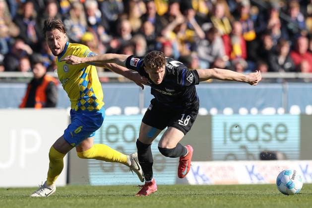16.03.2025, xtgx, Fussball 2. Bundesliga, Eintracht Braunschweig - Hertha BSC Berlin emspor, v.l. Ermin Bicakcic (Braunschweig, 6), Luca Schuler (Hertha, 18) Zweikampf, Duell, Kampf, tackle (DFL DFB REGULATIONS PROHIBIT ANY USE OF PHOTOGRAPHS as IMAGE SEQUENCES and or QUASI-VIDEO) Braunschweig
