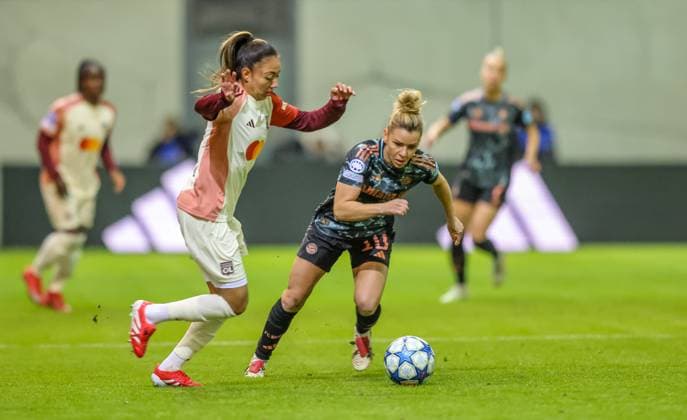 GER, München, FC Bayern München vs Olympique Lyon, Women s Champions League, Fussball, UEFA, Spielzeit 2024 2025, FC Bayern Campus, Viertelfinale, im Bild v.l.: Selma Bacha (Olympique Lyon 4), Linda Dallmann (FC Bayern München Frauen 10) DFB DFL REGULATIONS PROHIBIT ANY USE OF PHOTOGRAPHS AS IMAGE SEQUENCES AND OR QUASI-VIDEO, 18.03.2024, Copyright: HMBxMedia HendrikxHamelau