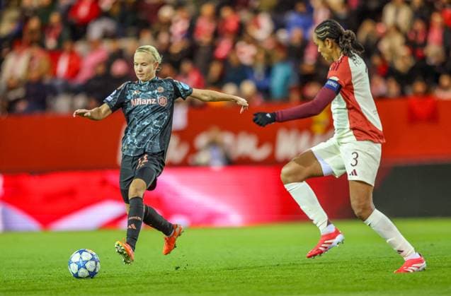 GER, München, FC Bayern München vs Olympique Lyon, Women s Champions League, Fussball, UEFA, Spielzeit 2024 2025, FC Bayern Campus, Viertelfinale, im Bild v.l.: Pernille Harder (FC Bayern München Frauen 21), Wendie Renard (Olympique Lyon 3) DFB DFL REGULATIONS PROHIBIT ANY USE OF PHOTOGRAPHS AS IMAGE SEQUENCES AND OR QUASI-VIDEO, 18.03.2024, Copyright: HMBxMedia HendrikxHamelau
