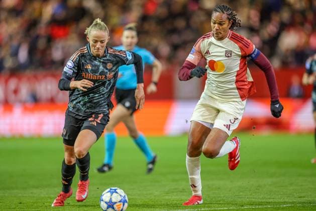 GER, München, FC Bayern München vs Olympique Lyon, Women s Champions League, Fussball, UEFA, Spielzeit 2024 2025, FC Bayern Campus, Viertelfinale, im Bild v.l.: Lea Schüller (FC Bayern München Frauen 11), Wendie Renard (Olympique Lyon 3) DFB DFL REGULATIONS PROHIBIT ANY USE OF PHOTOGRAPHS AS IMAGE SEQUENCES AND OR QUASI-VIDEO, 18.03.2024, Copyright: HMBxMedia HendrikxHamelau