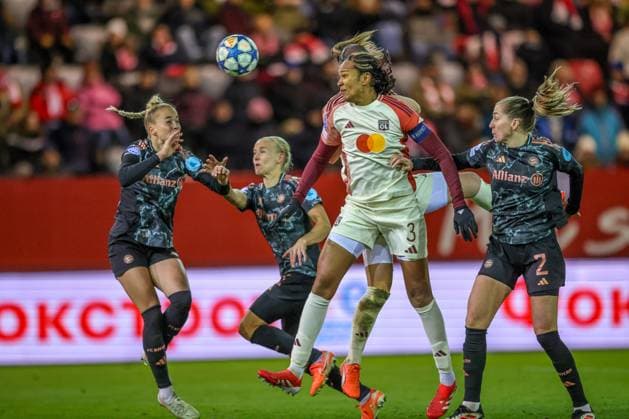 GER, München, FC Bayern München vs Olympique Lyon, Women s Champions League, Fussball, UEFA, Spielzeit 2024 2025, FC Bayern Campus, Viertelfinale, im Bild v.l.: Kopfballduell im Strafraum von Lyon mit Giulia Gwinn (FC Bayern München Frauen 7) und Wendie Renard (Olympique Lyon 3) DFB DFL REGULATIONS PROHIBIT ANY USE OF PHOTOGRAPHS AS IMAGE SEQUENCES AND OR QUASI-VIDEO, 18.03.2024, Copyright: HMBxMedia HendrikxHamelau