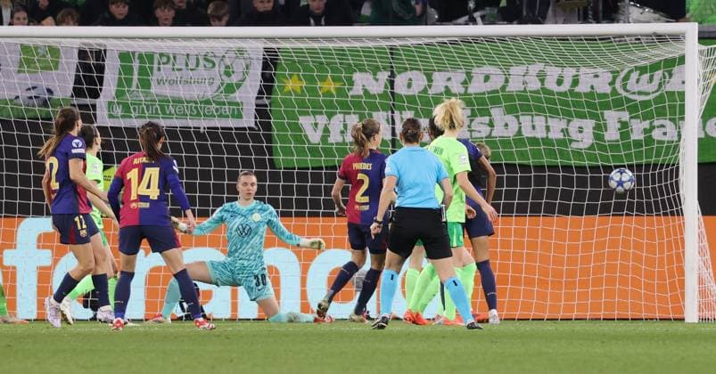 Frauen UWCL: VfL Wolfsburg vs FC Barcelona, Barca Wolfsburg, 19.03.2025, Fußball, Frauen, Saison 24 25, Women s Champions League, Viertelfinale, Hinspiel, VfL Wolfsburg vs FC Barcelona, Bild zeigt: Irene Paredes (FCB, 2) erzielt in dieser Szene das Tor zum 2:0 für Barca Wolfsburg