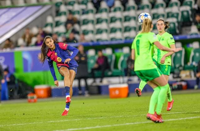 GER, Wolfsburg, VfL Wolfsburg vs FC Barcelona, Barca Women s Champions League, Fussball, UEFA, Spielzeit 2024 2025, Volkswagen Arena, Viertelfinale, im Bild: Sydney Schertenleib (FC Barcelona 30) erzielt das Tor zum 4:1 DFB DFL REGULATIONS PROHIBIT ANY USE OF PHOTOGRAPHS AS IMAGE SEQUENCES AND OR QUASI-VIDEO, 19.03.2025, Copyright: HMBxMedia HendrikxHamelau