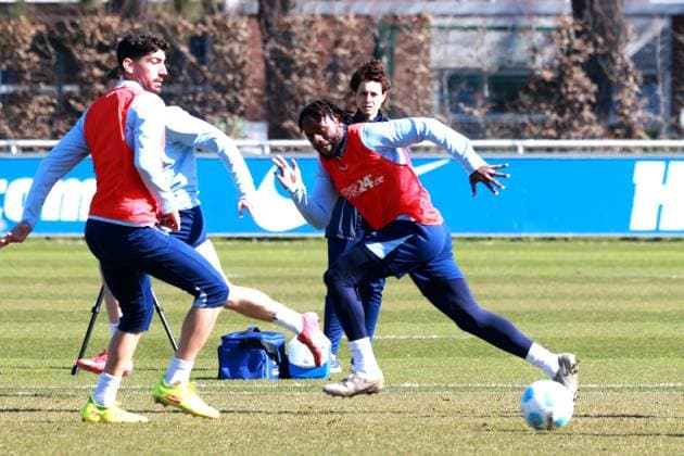DEU, DFL, 2. FBL Hertha BSC, Training, 20.03.2025, Sportforum, Berlin, DEU, DFL, 2. FBL Hertha BSC, Training, im Bild Andreas Bouchalakis (Hertha BSC Berlin 5), Deyovaisio Zeefuik (Hertha BSC Berlin 42) DFL - regulations prohibit any use of Photographs as image sequences and or quasi-video Foto: Juergen Engler nordphoto GmbH