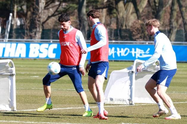 DEU, DFL, 2. FBL Hertha BSC, Training, 20.03.2025, Sportforum, Berlin, DEU, DFL, 2. FBL Hertha BSC, Training, im Bild Andreas Bouchalakis (Hertha BSC Berlin 5), Pascal Klemens (Hertha BSC Berlin 41) DFL - regulations prohibit any use of Photographs as image sequences and or quasi-video Foto: Juergen Engler nordphoto GmbH