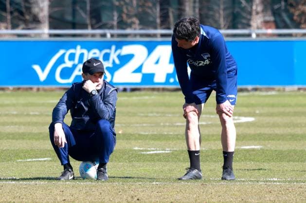 DEU, DFL, 2. FBL Hertha BSC, Training, 20.03.2025, Sportforum, Berlin, DEU, DFL, 2. FBL Hertha BSC, Training, im Bild Cheftrainer Stefan Leitl (Hertha BSC Berlin), Konditionstrainer Hendrik Kuchno (Hertha BSC Berlin) DFL - regulations prohibit any use of Photographs as image sequences and or quasi-video Foto: Juergen Engler nordphoto GmbH