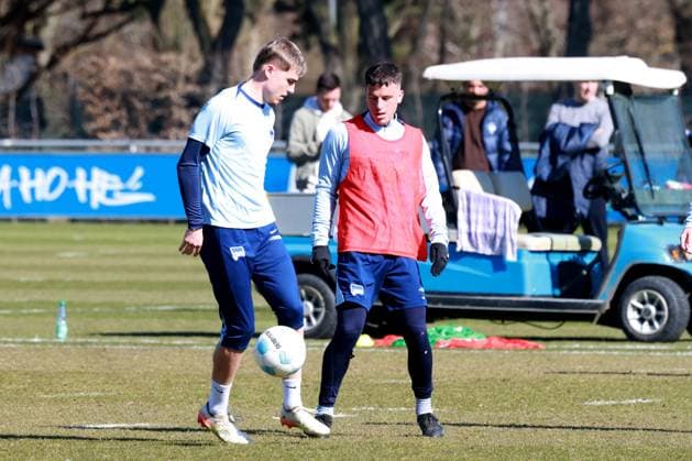 DEU, DFL, 2. FBL Hertha BSC, Training, 20.03.2025, Sportforum, Berlin, DEU, DFL, 2. FBL Hertha BSC, Training, im Bild Diego Demme (Hertha BSC Berlin 6), Marten Winkler (Hertha BSC Berlin 22) DFL - regulations prohibit any use of Photographs as image sequences and or quasi-video Foto: Juergen Engler nordphoto GmbH
