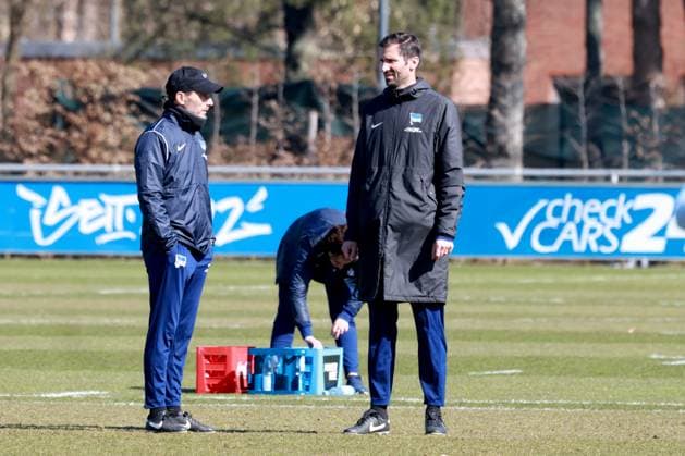 DEU, DFL, 2. FBL Hertha BSC, Training, 20.03.2025, Sportforum, Berlin, DEU, DFL, 2. FBL Hertha BSC, Training, im Bild Cheftrainer Stefan Leitl (Hertha BSC Berlin), Co-Trainer Andre Mijatovic (Hertha BSC Berlin) DFL - regulations prohibit any use of Photographs as image sequences and or quasi-video Foto: Juergen Engler nordphoto GmbH