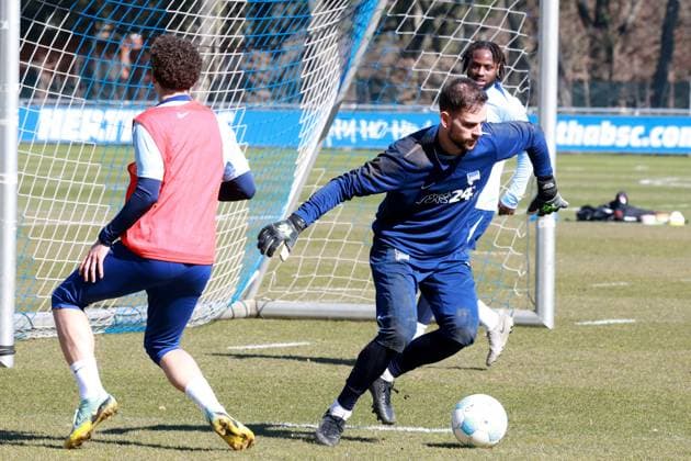 Sport Bilder des Tages DEU, DFL, 2. FBL Hertha BSC, Training, 20.03.2025, Sportforum, Berlin, DEU, DFL, 2. FBL Hertha BSC, Training, im Bild Marius Gersbeck (Hertha BSC Berlin 35) DFL - regulations prohibit any use of Photographs as image sequences and or quasi-video Foto: Juergen Engler nordphoto GmbH