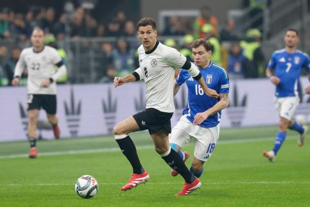 im Bild v.l.: Leon Goretzka (Deutschland, 8), Nicolo Barella (Italien, 18), Zweikampf, Action, Kampf, kaempft um den Ball, 20.03.2025, Fussball, UEFA Nations League, Viertelfinale, Italien - Deutschland, ITA, Mailand, Stadio San Siro, Copyright: HMBxMedia xHeikoxBecker