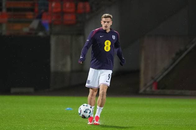 Liam Delap of England warms up France U21, U 21 v England U21, International Friendly, Länderspiel, Nationalmannschaft Football, Stade du Moustoir, Lorient, France - 21 Mar 2025 EDITORIAL USE ONLY No use with unauthorised audio, video, data, fixture lists, club league logos or live services. Online in-match use limited to 120 images, no video emulation. No use in betting, games or single club league player publications. Copyright: xDavexWinter Shutterstockx 15215626i