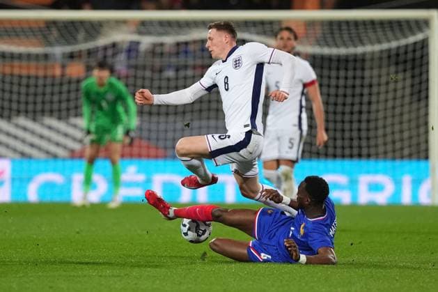 Elliot Anderson of England takes on Christian Matsima of France France U21, U 21 v England U21, International Friendly, Länderspiel, Nationalmannschaft Football, Stade du Moustoir, Lorient, France - 21 Mar 2025 EDITORIAL USE ONLY No use with unauthorised audio, video, data, fixture lists, club league logos or live services. Online in-match use limited to 120 images, no video emulation. No use in betting, games or single club league player publications. Copyright: xDavexWinter Shutterstockx 15215626z