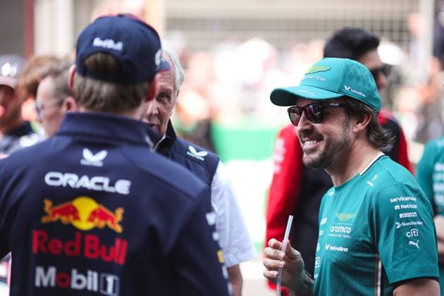 F1 - CHINESE GRAND PRIX 2025 ALONSO Fernando (spa), Aston Martin F1 Team AMR25, portrait and VERSTAPPEN Max (ned), Red Bull Racing RB21, portrait during the Formula 1 Heineken Chinese Grand Prix 2025, 2nd round of the 2025 FIA Formula One World Championship, WM, Weltmeisterschaft from March 21 to 23, 2025 on the Shanghai International Circuit, in Shanghai, China - ShanghaiChina Copyright: xEricxAlonsox