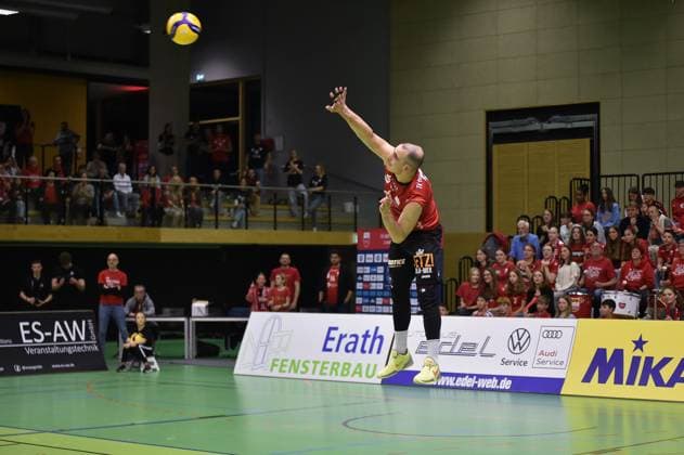 Aufschlag, Moritz Rauber (TV Rottenburg, 02) TV Rottenburg vs. Barock Volleys Ludwigsburg, Volleyball, 2. Bundesliga Sued, 24. Spieltag, Saison 2024 2025, 22.03.2025, TV Rottenburg vs. Barock Volleys Ludwigsburg, Volleyball, 2. Bundesliga Sued, 24. Spieltag, Saison 2024 2025, 22.03.2025 Rottenburg Copyright: xEibner-Pressefoto RalphxKunzex EP_RKE