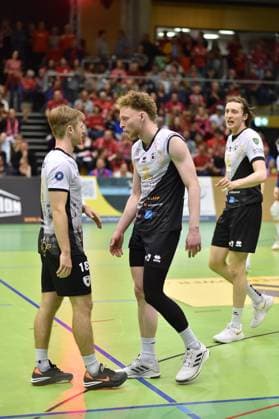 von links Ryan Slater (Barock Volleys MTV Ludwigsburg, 18), Philipp Herrmann (Barock Volleys MTV Ludwigsburg, 02), Ben-Simon Bonin (Barock Volleys MTV Ludwigsburg, 06) TV Rottenburg vs. Barock Volleys Ludwigsburg, Volleyball, 2. Bundesliga Sued, 24. Spieltag, Saison 2024 2025, 22.03.2025, TV Rottenburg vs. Barock Volleys Ludwigsburg, Volleyball, 2. Bundesliga Sued, 24. Spieltag, Saison 2024 2025, 22.03.2025 Rottenburg Copyright: xEibner-Pressefoto RalphxKunzex EP_RKE