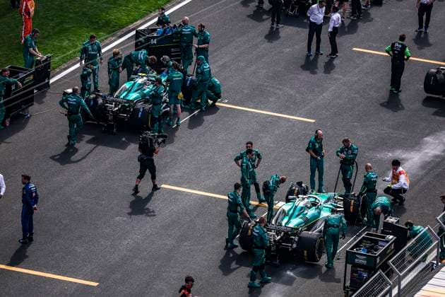 F1 - CHINESE GRAND PRIX 2025 18 STROLL Lance (can), Aston Martin F1 Team AMR25, 14 ALONSO Fernando (spa), Aston Martin F1 Team AMR24, illustration, starting grid during the Formula 1 Heineken Chinese Grand Prix 2025, 2nd round of the 2025 FIA Formula One World Championship, WM, Weltmeisterschaft from March 21 to 23, 2025 on the Shanghai International Circuit, in Shanghai, China - ShanghaiChina Copyright: xEricxAlonsox