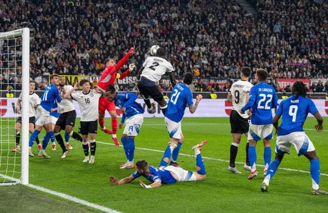 Fußball, Herren, Saison 2024 25, UEFA Nations League (Viertelfinale Rückspiel) in Dortmund, Deutschland - Italien, v. l. Nico Schlotterbeck (Deutschland), Daniel Maldini (Italien), Jonathan Tah (Deutschland), Angelo Stiller (Deutschland), Torhüter Gianluigi Donnarumma (Italien), Destiny Udogie (Italien), Antonio Rüdiger (Deutschland), Alessandro Bastoni (Italien), Alessandro Buongiorno (Italien), Tim Kleindienst (Deutschland), Giovanni Di Lorenzo (Italien), Moise Kean (Italien), 23.03. 2025, Copyright: xMatthiasxKochx