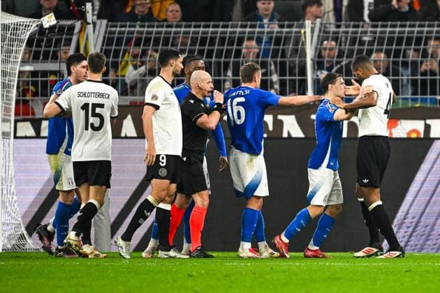 Eine Auseinandersetzung zwichen Nicolo Barella (Italien 18) und Jonathan Tah (Deutschland, 04), GER, Deutschland (GER) vs Italien (ITA), Fussball, UEFA Nations League Viertelfinale Runde 2, 23.03.2025. GER, Deutschland (GER) vs Italien (ITA), Fussball Laenderspiel, UEFA Nations League Viertelfinale Runde2, 2024 2025, 23.03.2025. Dortmund Copyright: xEibner-Pressefoto FlorianxWiegandx EP_FWD