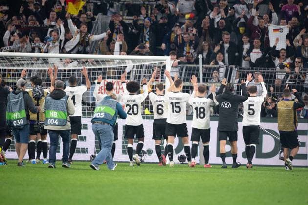 Schlussjubel Deutschland, la ola, laola-Welle, Jubel, jubeln, Freude, cheers, Fussball UEFA Nations League Viertelfinale, Round of 8, Deutschland (GER) - Italien (ITA) 3-3 am 23.03.2024 im Signal Iduna Park Dortmund,
