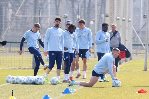 DEU, DFL, 2. FBL Hertha BSC, Training, 24.03.2025, Sportforum, Berlin, DEU, DFL, 2. FBL Hertha BSC, Training, im Bild Hertha-Spielerkreis DFL - regulations prohibit any use of Photographs as image sequences and or quasi-video Foto: Juergen Engler nordphoto GmbH
