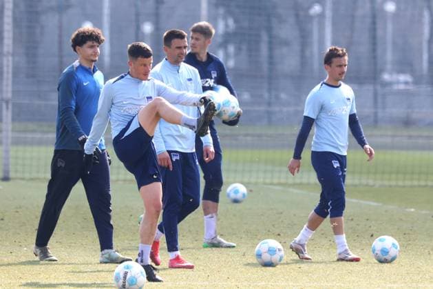 DEU, DFL, 2. FBL Hertha BSC, Training, 24.03.2025, Sportforum, Berlin, DEU, DFL, 2. FBL Hertha BSC, Training, im Bild Diego Demme (Hertha BSC Berlin 6), Smail Prevljak (Hertha BSC Berlin 9), Michal Karbownik (Hertha BSC Berlin 33) DFL - regulations prohibit any use of Photographs as image sequences and or quasi-video Foto: Juergen Engler nordphoto GmbH