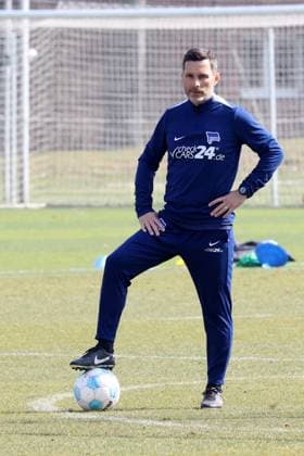DEU, DFL, 2. FBL Hertha BSC, Training, 24.03.2025, Sportforum, Berlin, DEU, DFL, 2. FBL Hertha BSC, Training, im Bild Cheftrainer Stefan Leitl (Hertha BSC Berlin) DFL - regulations prohibit any use of Photographs as image sequences and or quasi-video Foto: Juergen Engler nordphoto GmbH