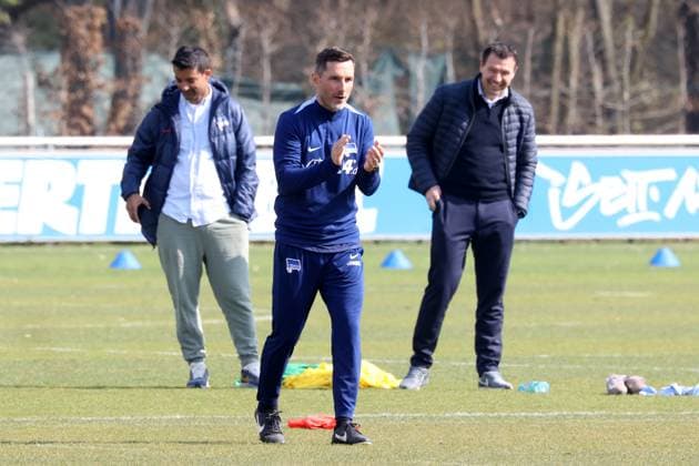 Sport Bilder des Tages DEU, DFL, 2. FBL Hertha BSC, Training, 24.03.2025, Sportforum, Berlin, DEU, DFL, 2. FBL Hertha BSC, Training, im Bild Cheftrainer Stefan Leitl (Hertha BSC Berlin) Leiter Teammanagement Sami Allagui (Hertha BSC), Benjamin Weber (Sportdirektor, Hertha BSC Berlin) DFL - regulations prohibit any use of Photographs as image sequences and or quasi-video Foto: Juergen Engler nordphoto GmbH nordphotoxGmbHx xEngler nph00076