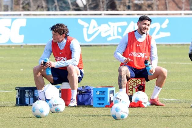 DEU, DFL, 2. FBL Hertha BSC, Training, 24.03.2025, Sportforum, Berlin, DEU, DFL, 2. FBL Hertha BSC, Training, im Bild Fabian Reese (Hertha BSC Berlin 11), Kevin Sessa (Hertha BSC Berlin 8) DFL - regulations prohibit any use of Photographs as image sequences and or quasi-video Foto: Juergen Engler nordphoto GmbH nordphotoxGmbHx xEngler nph00076