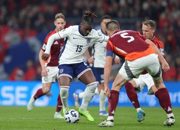 . - England v Latvia, FIFA World Cup, WM, Weltmeisterschaft, Fussball 2026 European Qualifier, Wembley Stadium, London, UK - 24th March 2025. Eberechi Eze of England takes on Antonijs Cernomordijs of Latvia. - England v Latvia, FIFA World Cup 2026 European Qualifier, Wembley Stadium, London, UK - 24th March 2025. Daniel Weir Crystal Pix London Wembley Stadium UK Copyright: xDanxWeirx CP_England_Latvia_0074