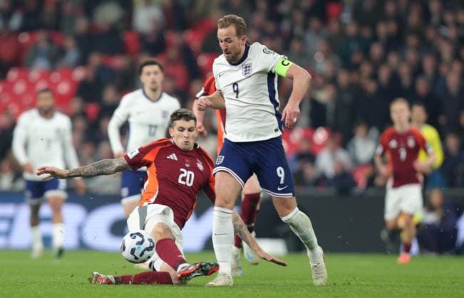 . - England v Latvia, FIFA World Cup, WM, Weltmeisterschaft, Fussball 2026 European Qualifier, Wembley Stadium, London, UK - 24th March 2025. Harry Kane of England battles Deniss Melniks of Latvia. - England v Latvia, FIFA World Cup 2026 European Qualifier, Wembley Stadium, London, UK - 24th March 2025. Daniel Weir Crystal Pix London Wembley Stadium UK Copyright: xDanxWeirx CP_England_Latvia_0092
