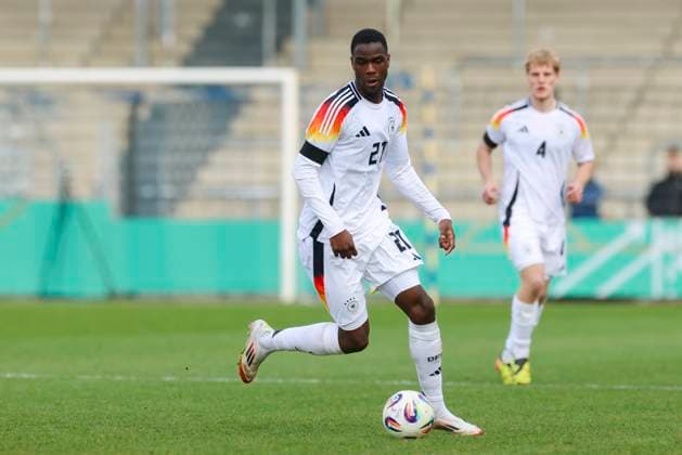 Ilyas Ansah (Germany) kontrolliert den Ball, International Friendly, Länderspiel, Nationalmannschaft Germany U20 v Portugal U20, Karl-Liebknecht-Stadion am 24. March 2025 in Potsdam, Deutschland. (Foto von Marco Steinbrenner DeFodi Images) Ilyas Ansah (Germany) controls the ball, International Friendly, Germany U20 v Portugal U20, Karl-Liebknecht-Stadium, March 24, 2025 in Potsdam, Germany. (Photo by Marco Steinbrenner DeFodi Images)