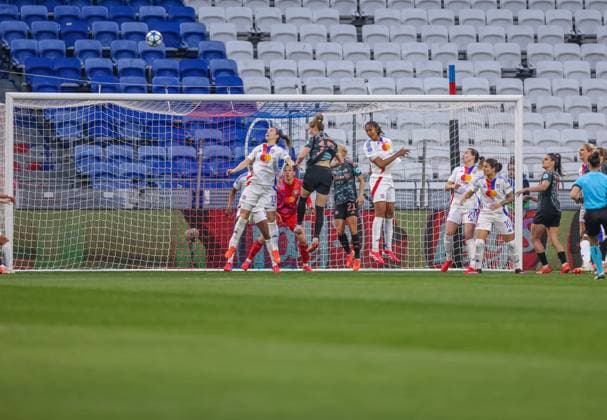 FRA, Lyon, Olympique Lyon vs FC Bayern München, Women s Champions League, Fussball, UEFA, Spielzeit 2024 2025, Groupama Stadium, Viertelfinale, im Bild: FC Bayern gegen Lyon, Szene im Strafraum von Lyon DFB DFL REGULATIONS PROHIBIT ANY USE OF PHOTOGRAPHS AS IMAGE SEQUENCES AND OR QUASI-VIDEO, 26.03.2025, Copyright: HMBxMedia HendrikxHamelau
