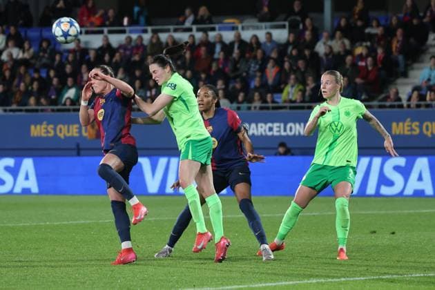 Ewa Pajor (Barcelona 17), Janina Minge (Wolfsburg 6), ESP, FC Barcelona, Barca - VfL Wolfsburg, Fussball, Champions-League der Frauen, Viertelfinale, Rueckspiel, Saison 2024 2025, 27.03.2025 ESP, FC Barcelona - VfL Wolfsburg, Fussball, Champions-League der Frauen, Viertelfinale, Rueckspiel, Saison 2024 2025, 27.03.2025 Barcelona Copyright: xEibner-Pressefoto JoergxNiebergax EP_JNL