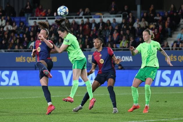 Ewa Pajor (Barcelona 17), Janina Minge (Wolfsburg 6), ESP, FC Barcelona, Barca - VfL Wolfsburg, Fussball, Champions-League der Frauen, Viertelfinale, Rueckspiel, Saison 2024 2025, 27.03.2025 ESP, FC Barcelona - VfL Wolfsburg, Fussball, Champions-League der Frauen, Viertelfinale, Rueckspiel, Saison 2024 2025, 27.03.2025 Barcelona Copyright: xEibner-Pressefoto JoergxNiebergax EP_JNL