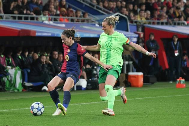 Aitana Bonmati (Barcelona 14), Alexandra Popp (Wolfsburg 11), ESP, FC Barcelona, Barca - VfL Wolfsburg, Fussball, Champions-League der Frauen, Viertelfinale, Rueckspiel, Saison 2024 2025, 27.03.2025 ESP, FC Barcelona - VfL Wolfsburg, Fussball, Champions-League der Frauen, Viertelfinale, Rueckspiel, Saison 2024 2025, 27.03.2025 Barcelona Copyright: xEibner-Pressefoto JoergxNiebergax EP_JNL