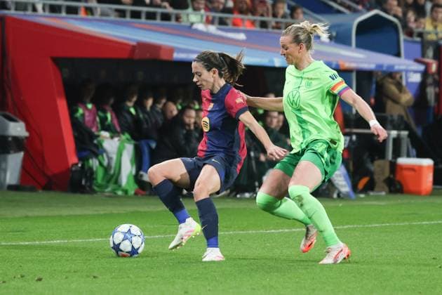 Aitana Bonmati (Barcelona 14), Alexandra Popp (Wolfsburg 11), ESP, FC Barcelona, Barca - VfL Wolfsburg, Fussball, Champions-League der Frauen, Viertelfinale, Rueckspiel, Saison 2024 2025, 27.03.2025 ESP, FC Barcelona - VfL Wolfsburg, Fussball, Champions-League der Frauen, Viertelfinale, Rueckspiel, Saison 2024 2025, 27.03.2025 Barcelona Copyright: xEibner-Pressefoto JoergxNiebergax EP_JNL