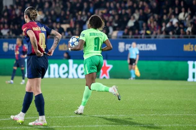 Tor (1:4) fuer Wolfsburg durch Lineth Beerensteyn (Wolfsburg 9), ESP, FC Barcelona, Barca - VfL Wolfsburg, Fussball, Champions-League der Frauen, Viertelfinale, Rueckspiel, Saison 2024 2025, 27.03.2025 ESP, FC Barcelona - VfL Wolfsburg, Fussball, Champions-League der Frauen, Viertelfinale, Rueckspiel, Saison 2024 2025, 27.03.2025 Barcelona Copyright: xEibner-Pressefoto JoergxNiebergax EP_JNL