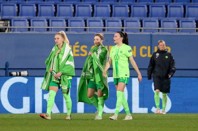 Enttaeuschte Wolfsburgerinnen, ESP, FC Barcelona, Barca - VfL Wolfsburg, Fussball, Champions-League der Frauen, Viertelfinale, Rueckspiel, Saison 2024 2025, 27.03.2025 ESP, FC Barcelona - VfL Wolfsburg, Fussball, Champions-League der Frauen, Viertelfinale, Rueckspiel, Saison 2024 2025, 27.03.2025 Barcelona Copyright: xEibner-Pressefoto JoergxNiebergax EP_JNL