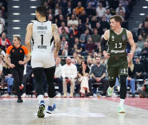 Andreas Obst (FC Bayern Basketball, 13), mit Iffe Lundberg (Partizan Belgrad, 01), GER, FC Bayern Muenchen vs. Partizan Belgrad, Basketball, Turkish Airlines Euroleague, 32. Spieltag, Saison 2024 2025, 27.03.2025, GER, FC Bayern Muenchen vs. Partizan Belgrad, Basketball, Turkish Airlines Euroleague, 32. Spieltag, Saison 2024 2025, 27.03.2025 Muenchen Copyright: xEibner-Pressefoto JennixMaulx EP_JML