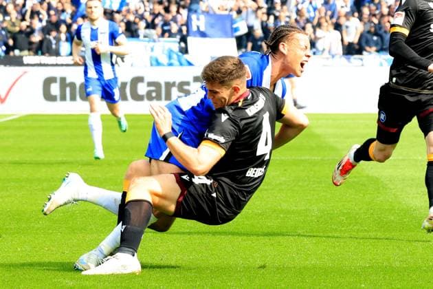 DEU, DFL, 2. FBL, Hertha BSC vs. Karlsruher SC, 29.03.2025, Berliner Olympiastadion, Berlin, DEU, DFL, 2. FBL, Hertha BSC vs. Karlsruher SC, im Bild Derry Scherhant (Hertha BSC Berlin 39), Marcel Beifus (Karlsruher SC 4) DFL - regulations prohibit any use of Photographs as image sequences and or quasi-video Foto: Juergen Engler nordphoto GmbH