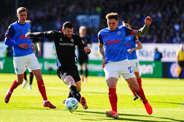 Oliver Burke (SV Werder Bremen, 15), Nicolai Remberg (Holstein Kiel, 22) GER, Holstein Kiel vs. SV Werder Bremen, Fussball, Bundesliga, Spieltag 27, Saison 2024 2025, 29.03.2025 DFL REGULATIONS PROHIBIT ANY USE OF PHOTOGRAPHS AS IMAGE SEQUENCES AND OR QUASI-VIDEO GER, Holstein Kiel vs. SV Werder Bremen, Fussball, Bundesliga, Spieltag 27, Saison 2024 2025, 29.03.2025 Kiel Copyright: xEibner-Pressefoto MarcelxvonxFehrnx EP_MFN