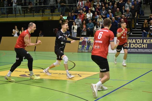Freude, Jubel, von links Moritz Rauber (TV Rottenburg, 02), Robin Leber (TV Rottenburg, 11), Maik Trautmann (TV Rottenburg, 06), Jakob Elsaesser (TV Rottenburg, 04) TV Rottenburg vs. CERATONIA Volleys Eltmann, Volleyball, 2. Bundesliga Sued, 24. Spieltag, Saison 2024 2025, 29.03.2025, TV Rottenburg vs. CERATONIA Volleys Eltmann, Volleyball, 2. Bundesliga Sued, 24. Spieltag, Saison 2024 2025, 29.03.2025 Rottenburg Copyright: xEibner-Pressefoto RalphxKunzex EP_RKE